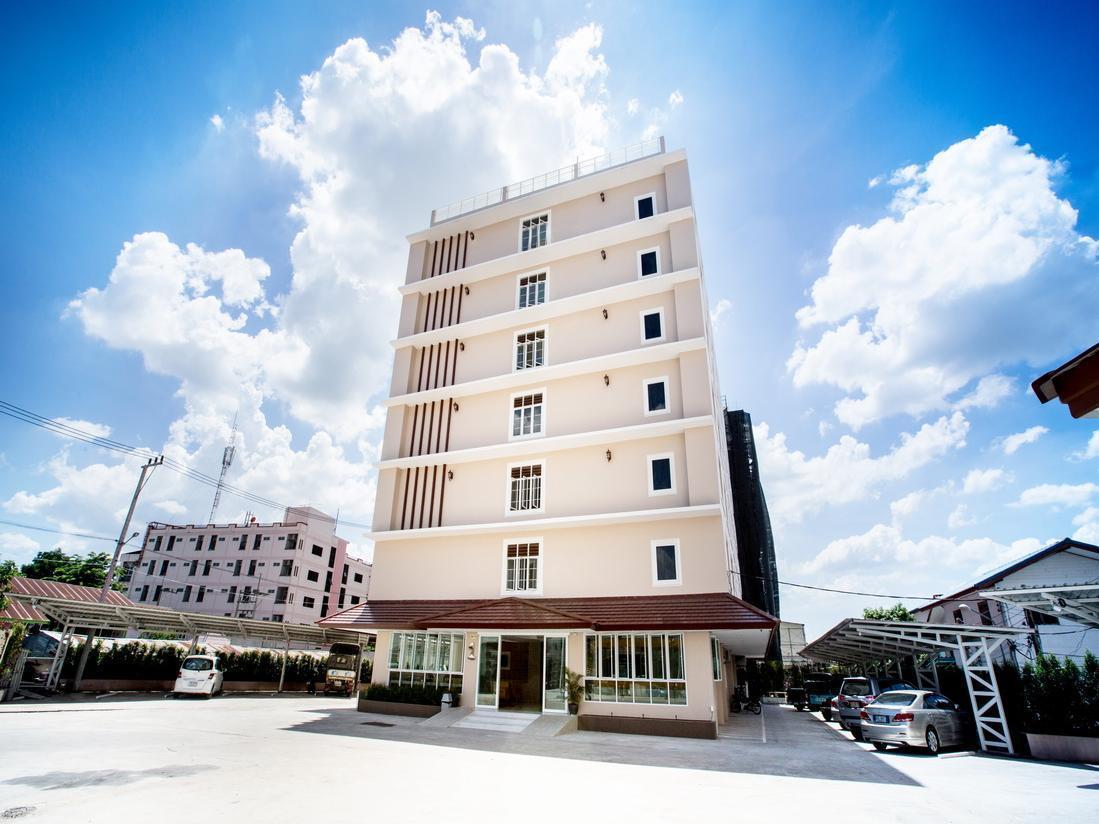 P.A. Thani Hotel Nakhon Sawan Exterior photo
