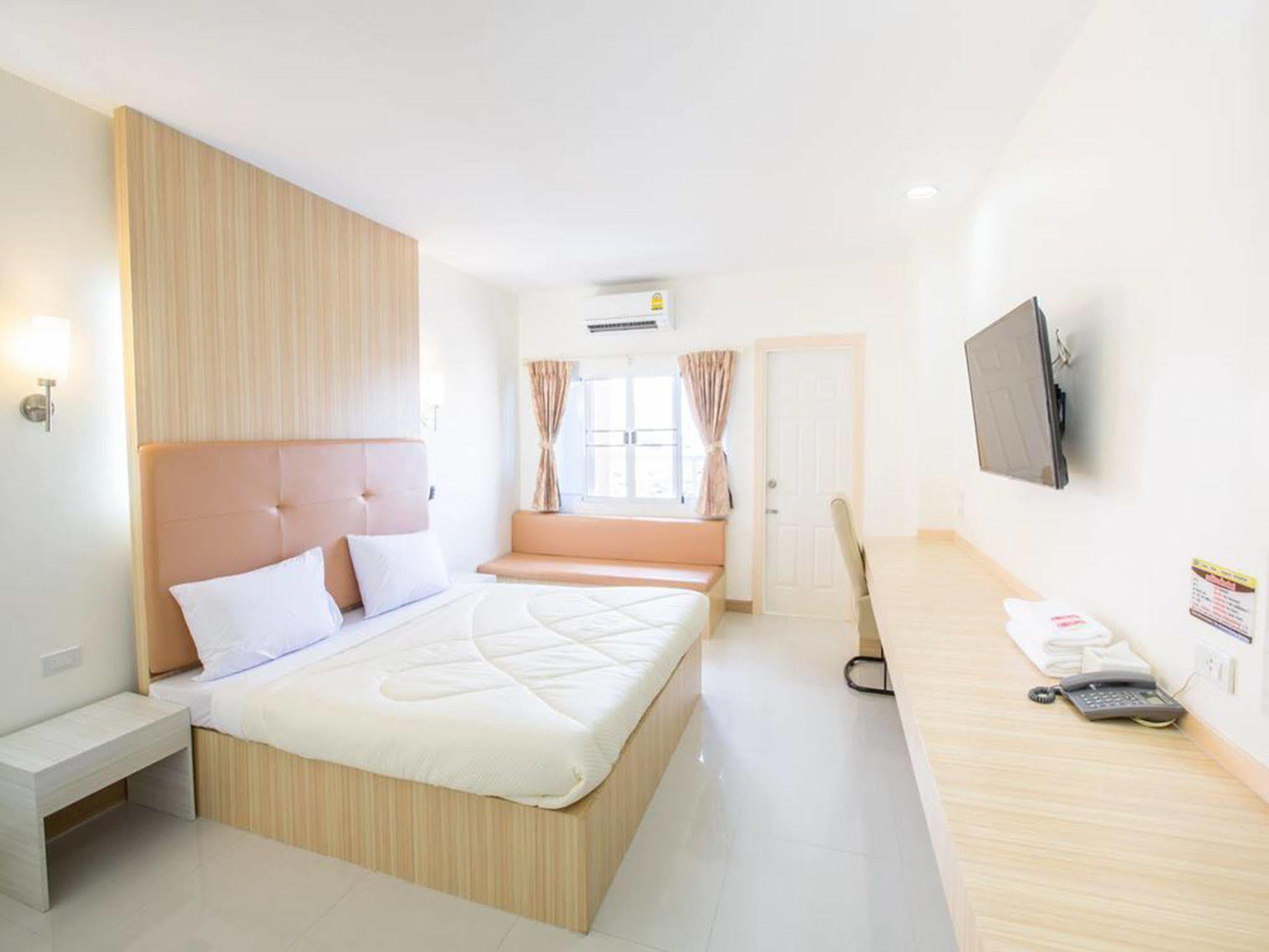 P.A. Thani Hotel Nakhon Sawan Exterior photo
