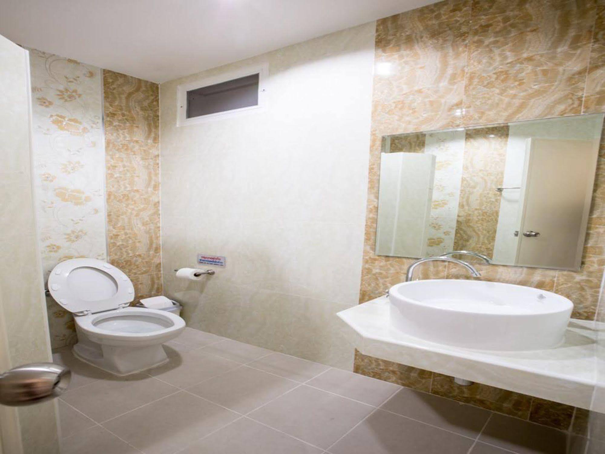 P.A. Thani Hotel Nakhon Sawan Exterior photo