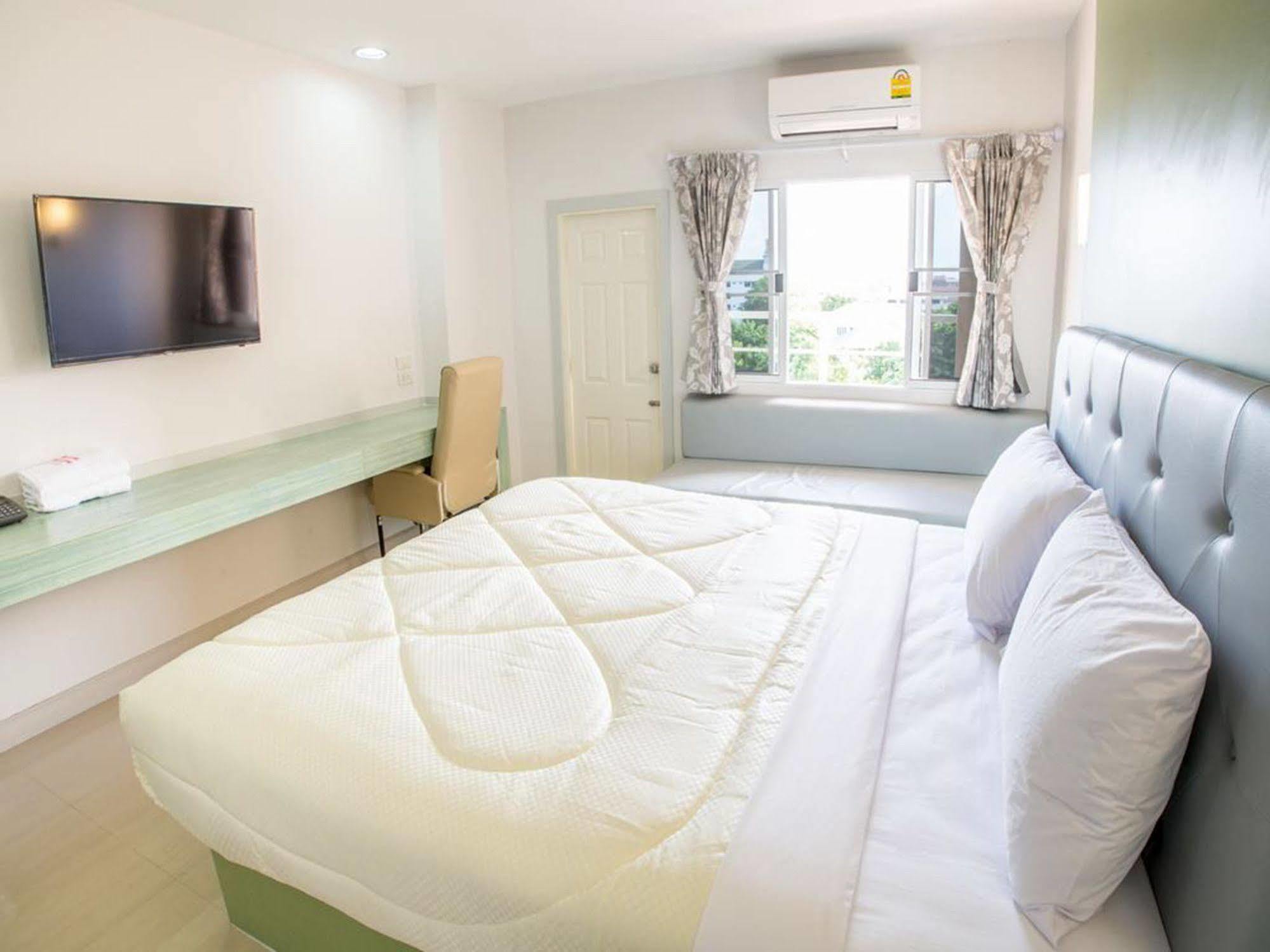 P.A. Thani Hotel Nakhon Sawan Exterior photo