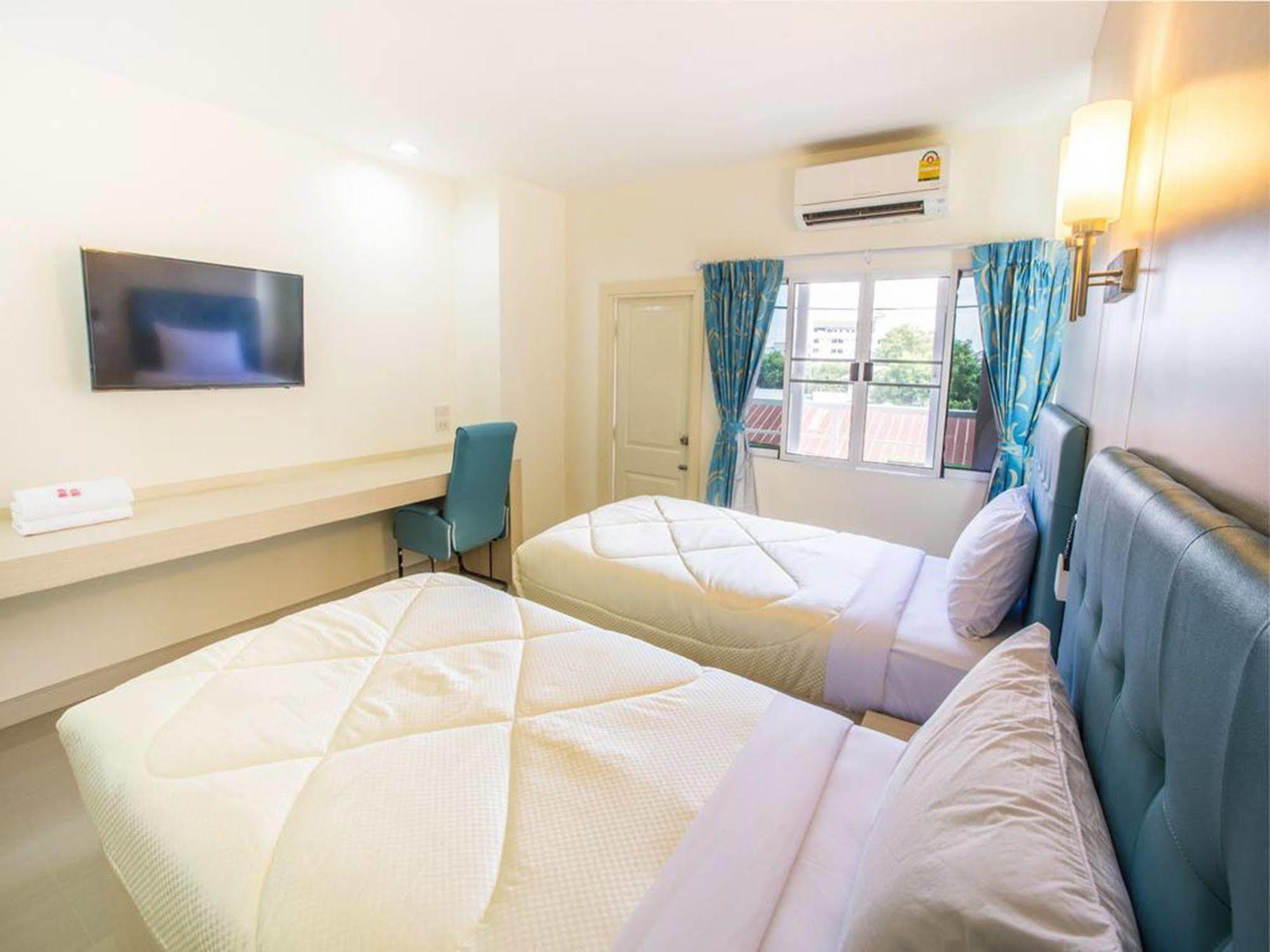 P.A. Thani Hotel Nakhon Sawan Exterior photo