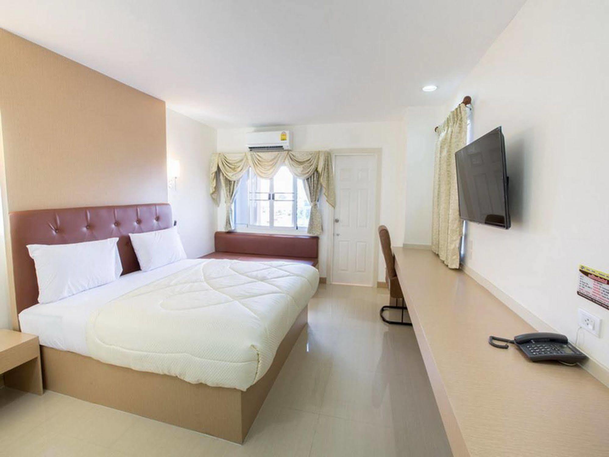 P.A. Thani Hotel Nakhon Sawan Exterior photo